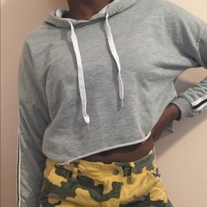 👑 Urban Planet gray cropped hoodie
